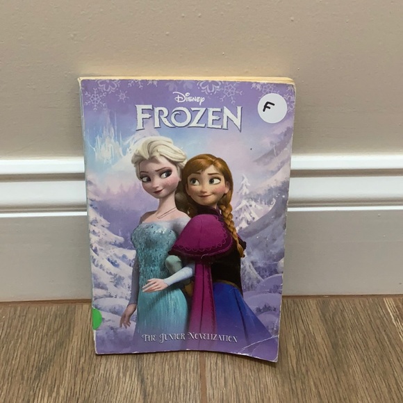 🧡 Frozen: The Junior Novelization